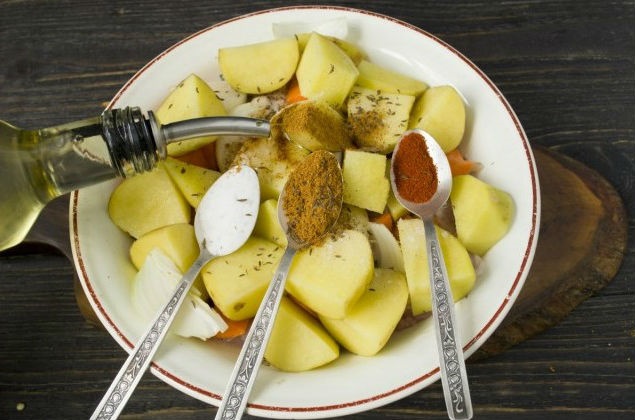 Курка з картоплею в духовці – дуже смачно!10