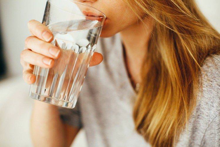 Пий більше води - Як позбутися запаху з рота Пий більше води - Як позбутися запаху з рота