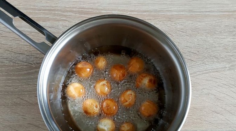 Пончики на згущеному молоці – швидко і смачно10