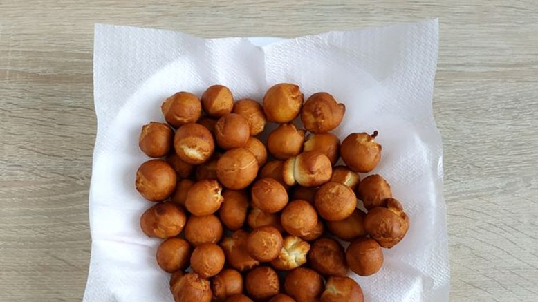 Пончики на згущеному молоці – швидко і смачно11