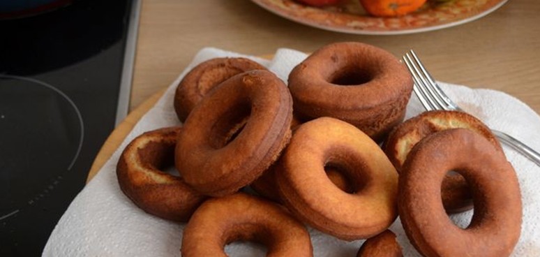 Пончики на згущеному молоці – швидко і смачно44