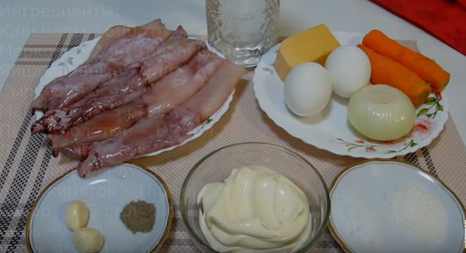 12 покрокових рецептів салату з кальмарами 2022: найсмачніші та найпростіші з фото