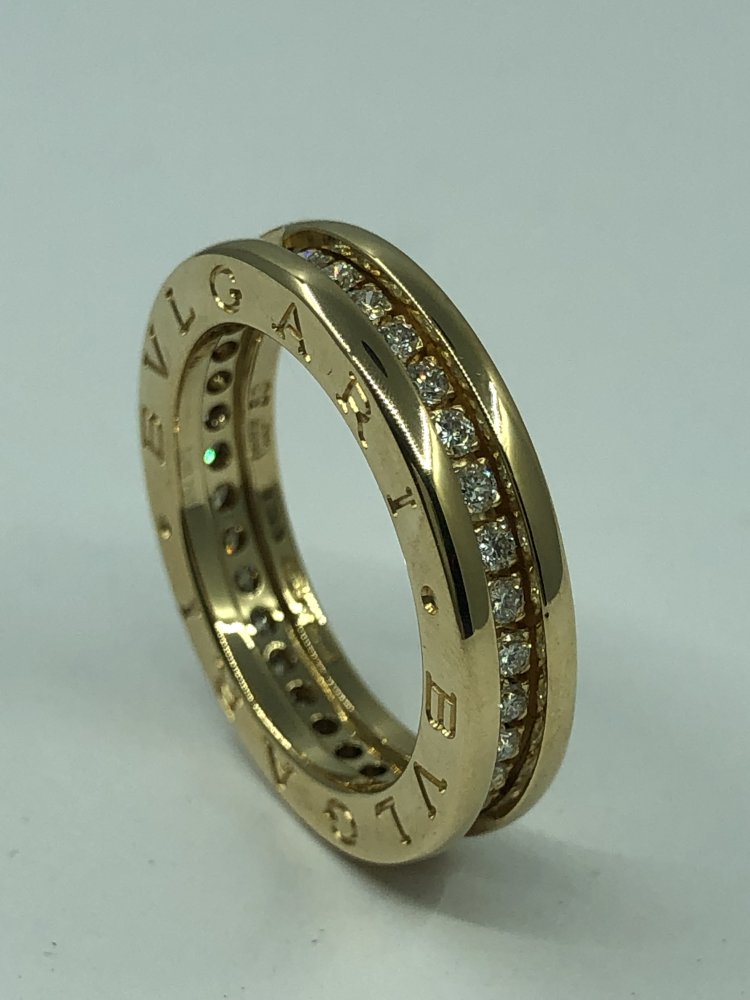 Каблучка Bvlgari b.Zero 1 з діамантами.