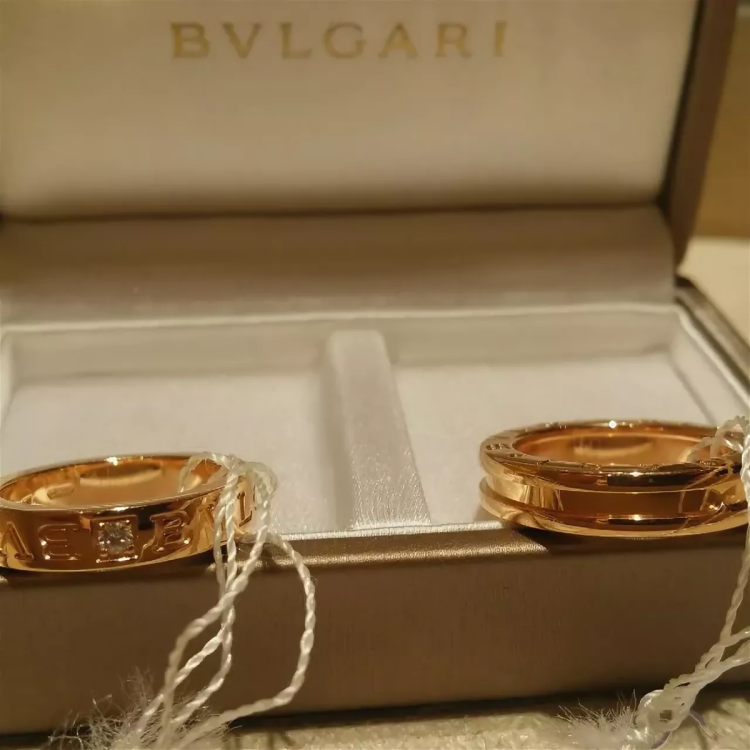 Кільця «b.zero1 Design Legend» з білого, жовтого та рожевого золота для Bulgari