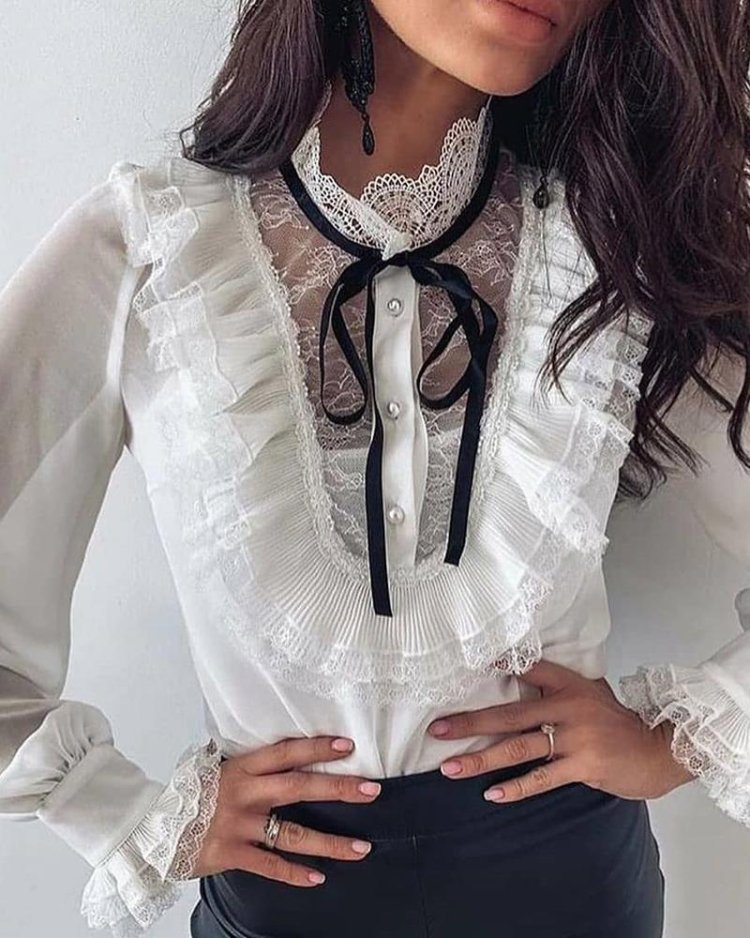Топ із v-подібним вирізом (v-Neck Top)