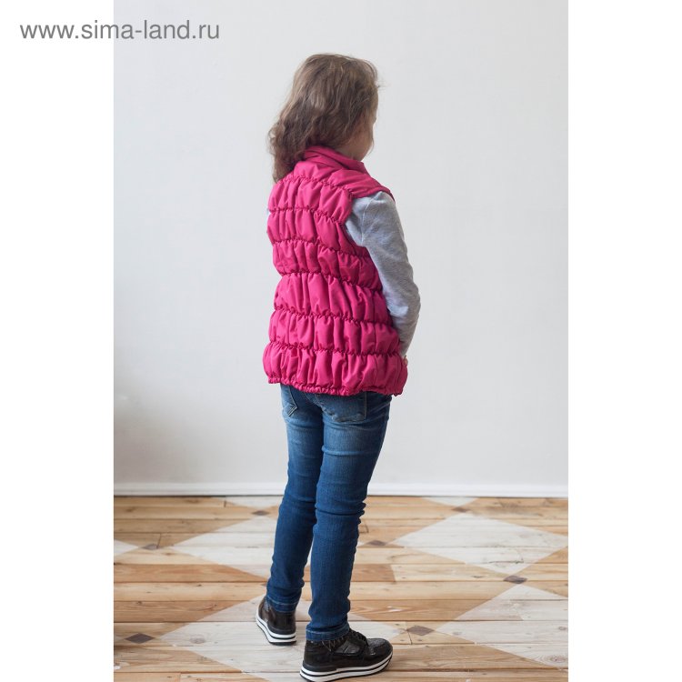 Дівчина в жилеті