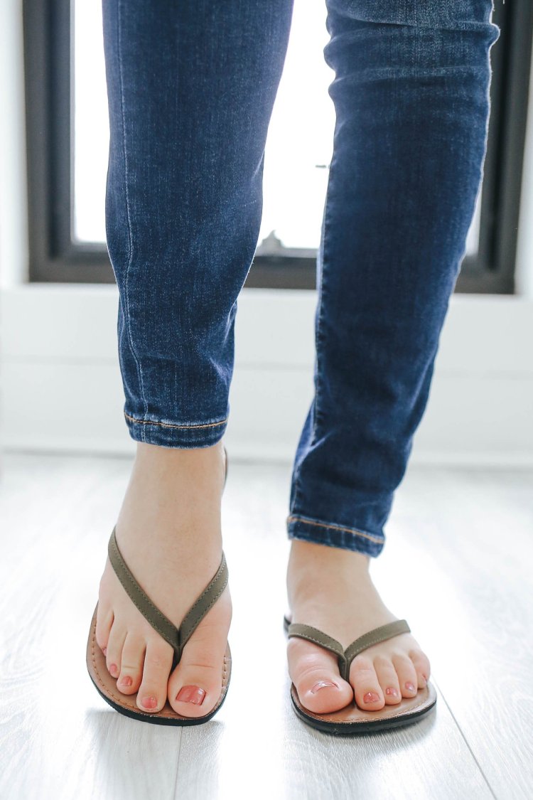 Flip Flops жіночі ноги