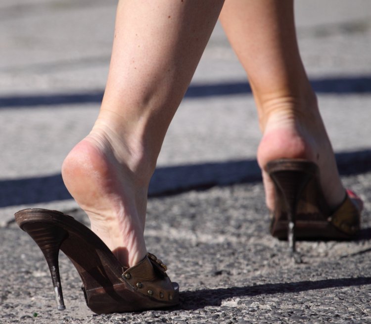 Келлі Брук feet Mules