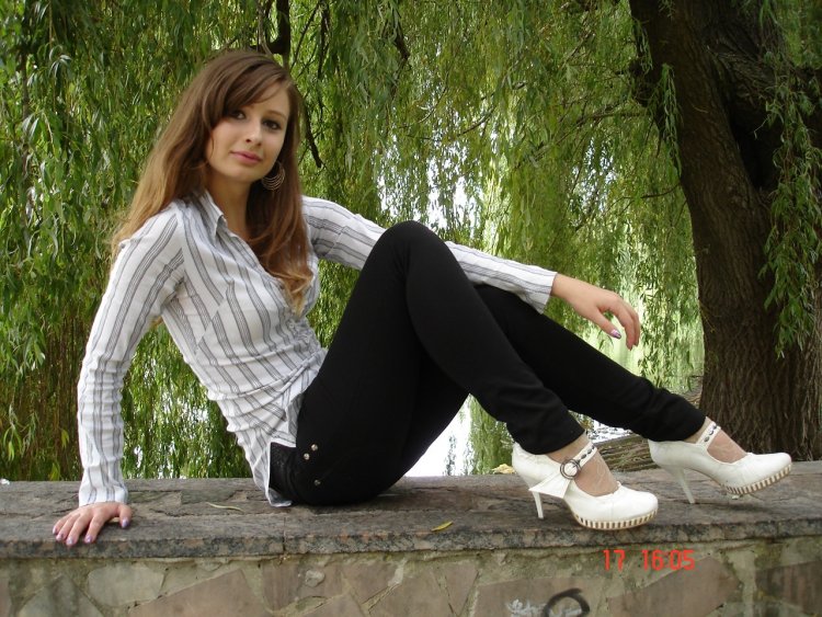 Дівчата підлітки в джинсах