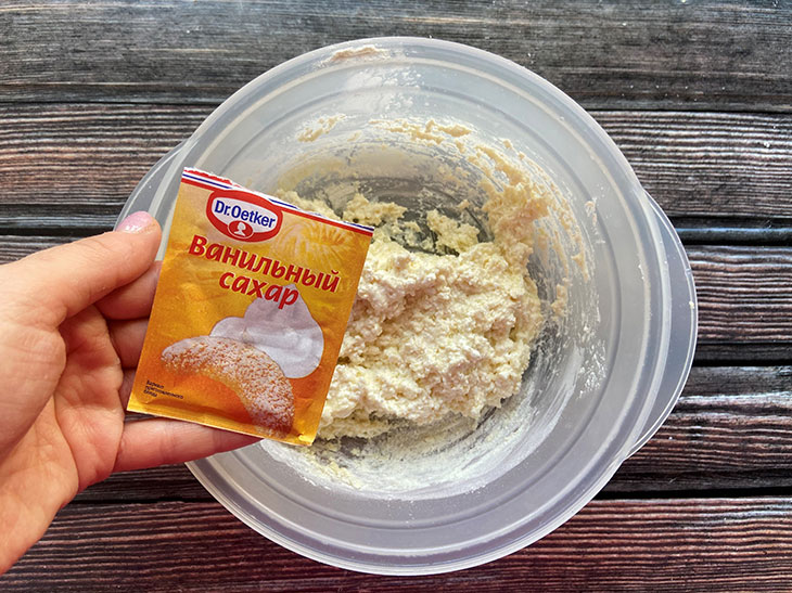 Сирники під сметанним соусом у духовці - ніжні та апетитні