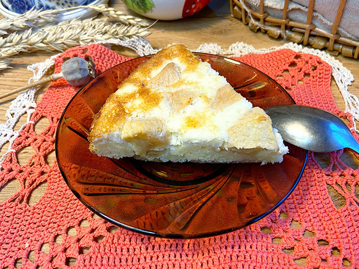 Яблучний пиріг з сирним шаром - простий та смачний рецепт