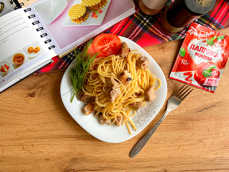 Макарони з грудинкою на сковороді - смачно, ситно та просто