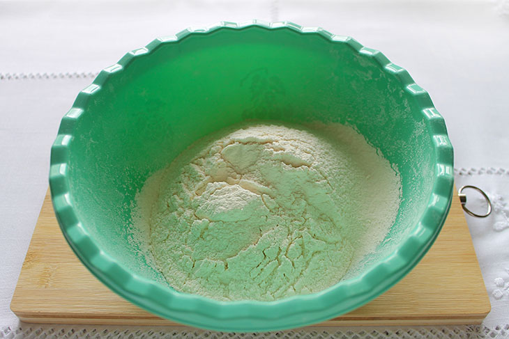 Пісний пиріг з капустою - пишний, м'який та ароматний