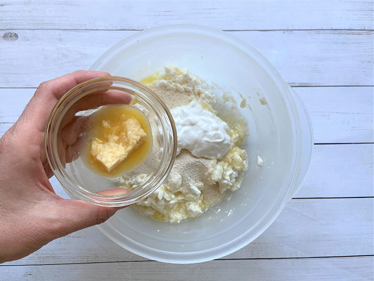 Сирні кекси з манкою - простий і смачний рецепт