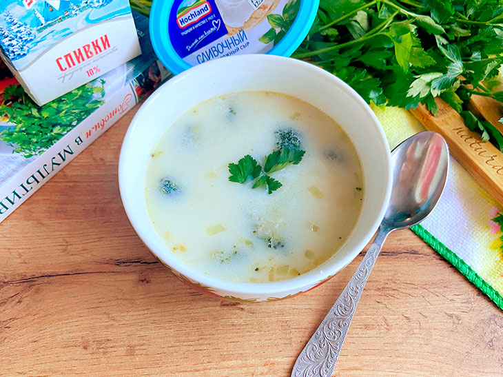 Сирний суп з броколі та вершками - ніжний та ситний