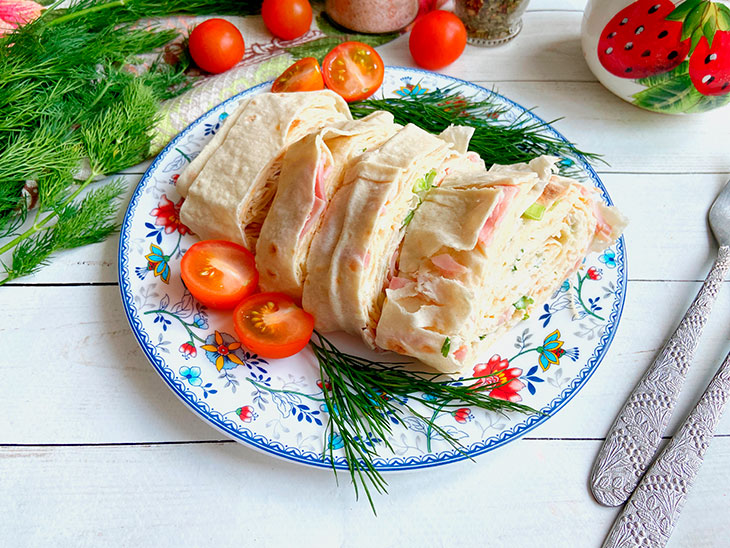 Рулет із лаваша з шинкою - цікава закуска на швидку руку