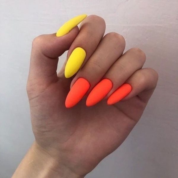 Модний жовтий манікюр 2023