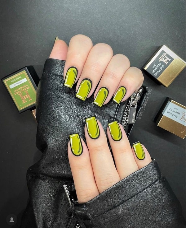 Comic nails - модний у 2023 році дизайн нігтів