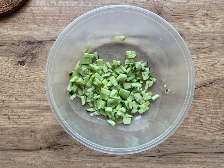 Кальмаровий салат з огірком - свіжий, легкий та соковитий