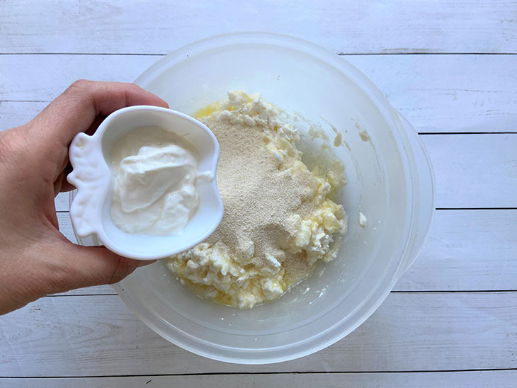 Сирні кекси з манкою - простий і смачний рецепт