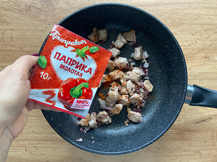 Макарони з грудинкою на сковороді - смачно, ситно та просто