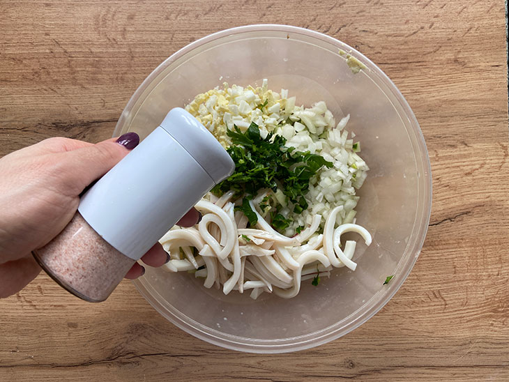 Кальмаровий салат з огірком - свіжий, легкий та соковитий