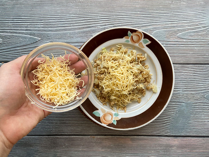 Вівсяна каша з сиром та цибулею - ситно, корисно та смачно