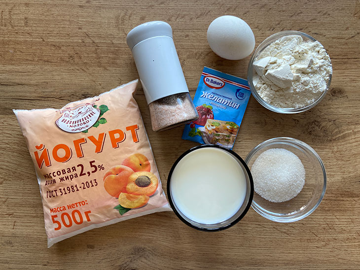 Млинець з йогуртовим кремом - дуже смачний десерт