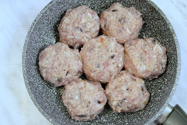 Ледачі голубці з куркою та печерицями - смачна і проста страва