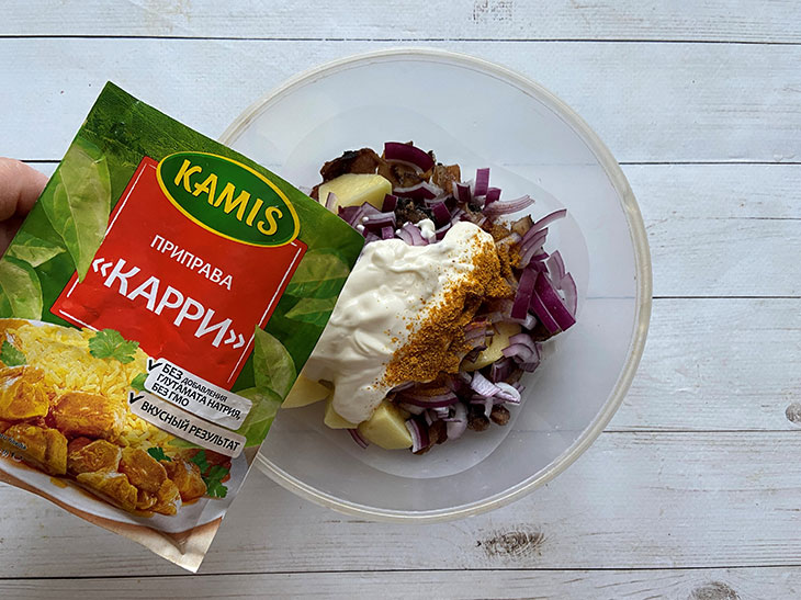 Курячі гомілки з грибами та картоплею - проста і ситна страва