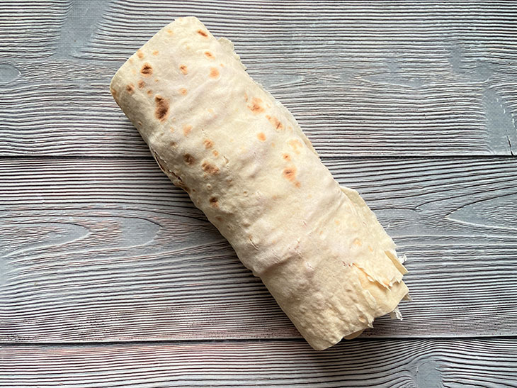 Рулет із лаваша з шинкою - цікава закуска на швидку руку