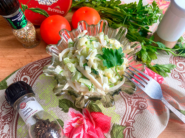 Кальмаровий салат з огірком - свіжий, легкий та соковитий