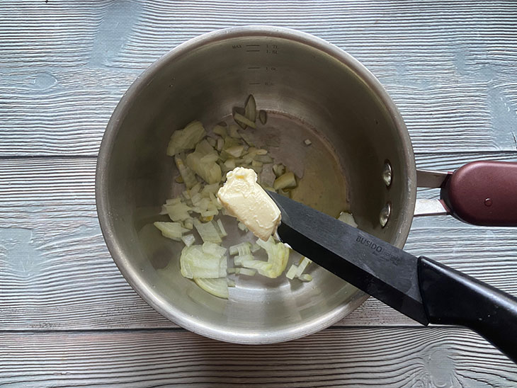 Суп з білої квасолі з песто - ніжний, поживний та оригінальний