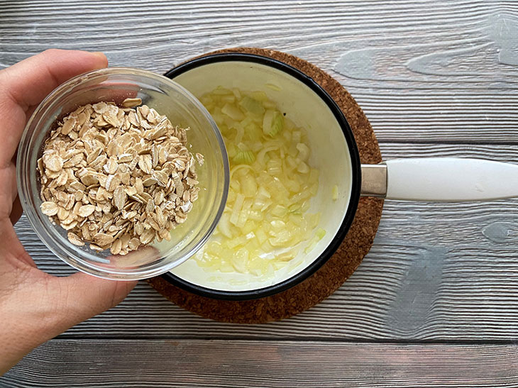 Вівсяна каша з сиром та цибулею - ситно, корисно та смачно