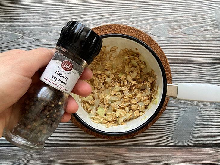 Вівсяна каша з сиром та цибулею - ситно, корисно та смачно