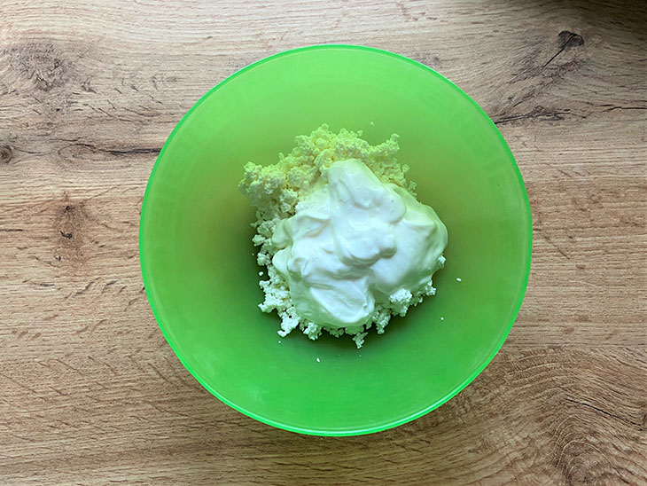 Яблучний пиріг з сирним шаром - простий та смачний рецепт