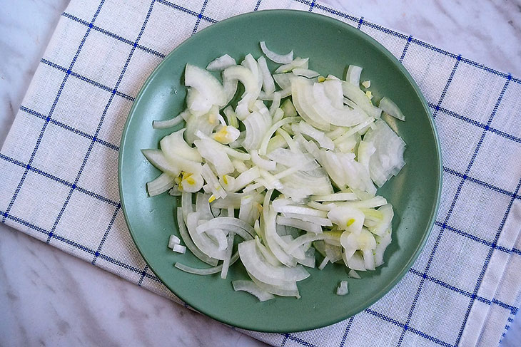 Курка з грибами у вершковому соусі - ніжна, смачна та ароматна