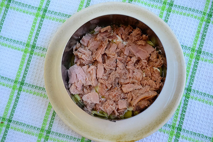 Салат по-мурманськи з печінкою тріски - ніжний та вишуканий