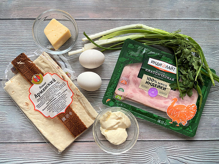 Рулет із лаваша з шинкою - цікава закуска на швидку руку