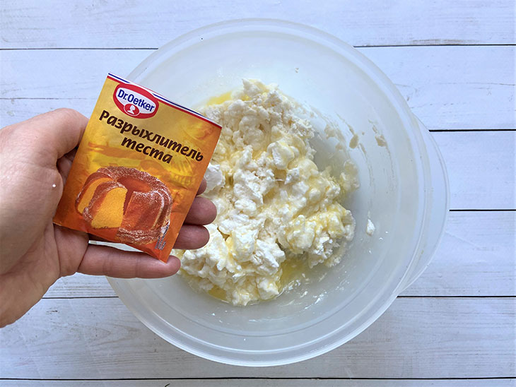 Сирні кекси з манкою - простий і смачний рецепт