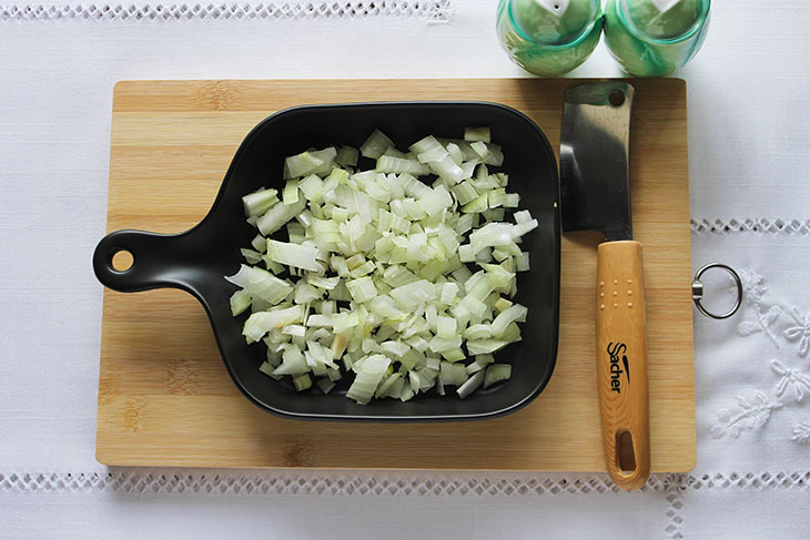 Пісний пиріг з капустою - пишний, м'який та ароматний