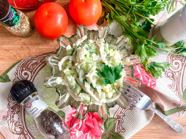 Кальмаровий салат з огірком - свіжий, легкий та соковитий