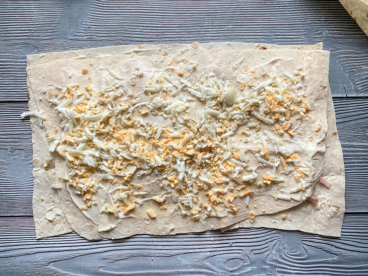 Рулет із лаваша з шинкою - цікава закуска на швидку руку