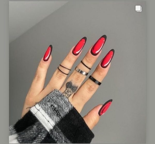 Comic nails - модний у 2023 році дизайн нігтів