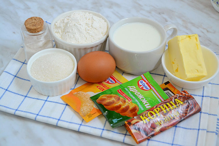 Булочки з корицею та цукром - простий та швидкий рецепт