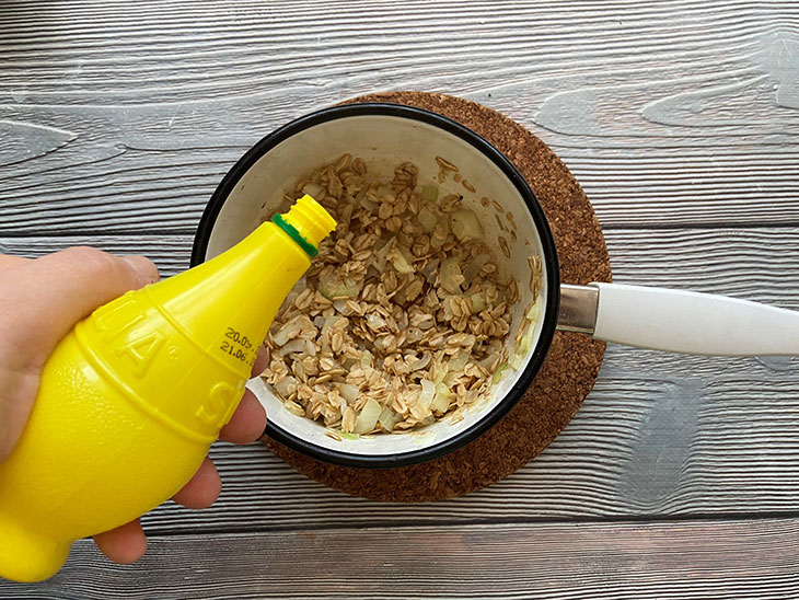 Вівсяна каша з сиром та цибулею - ситно, корисно та смачно