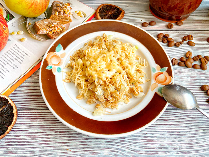 Вівсяна каша з сиром та цибулею - ситно, корисно та смачно