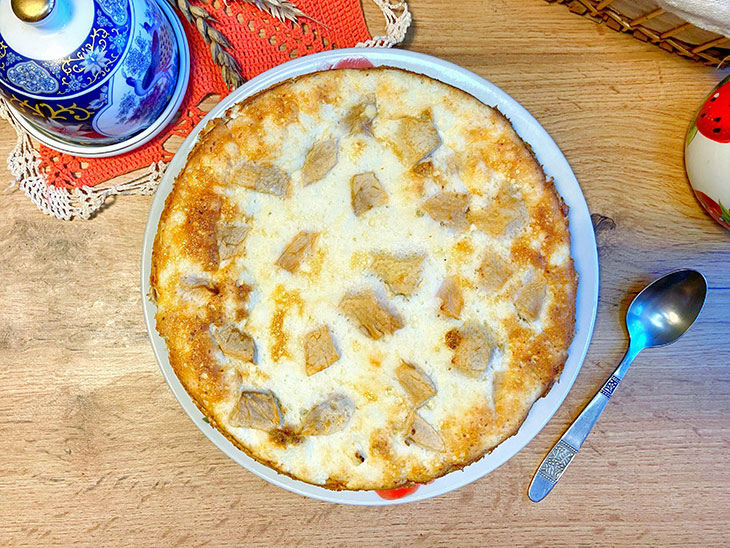 Яблучний пиріг з сирним шаром - простий та смачний рецепт