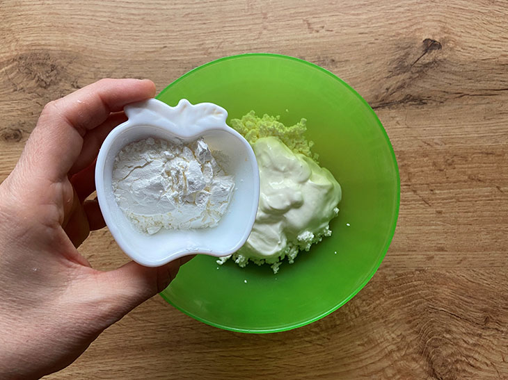 Яблучний пиріг з сирним шаром - простий та смачний рецепт