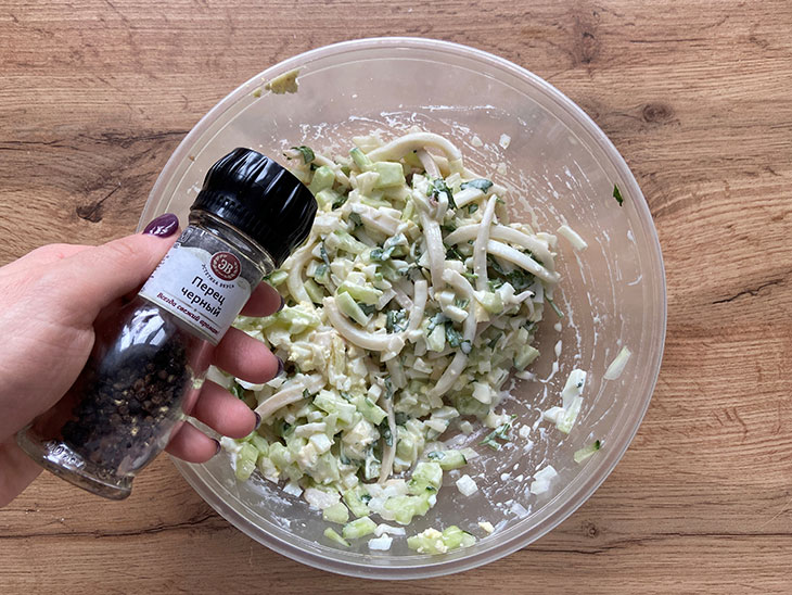 Кальмаровий салат з огірком - свіжий, легкий та соковитий